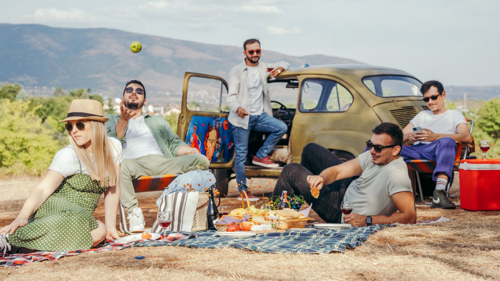 ПРВОМАЈСКИ ШЛАГЕРИ